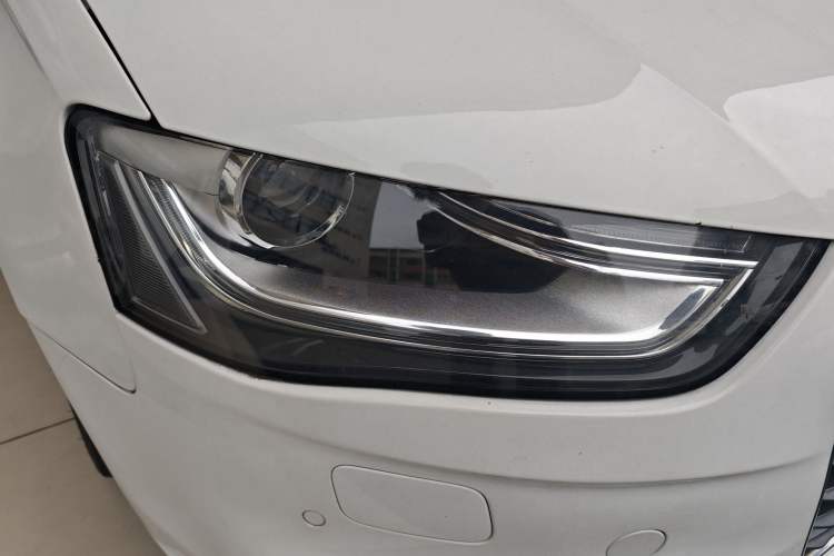 Used Audi A4L 2013 35 TFSI Automatic Standard Model Right Front Headlight