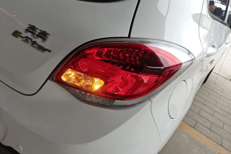 Used CHANGAN Benni E-Star 2021 National Edition Xin Yue Version Lithium Iron Phosphate (31.86 kWh) Exterior 3