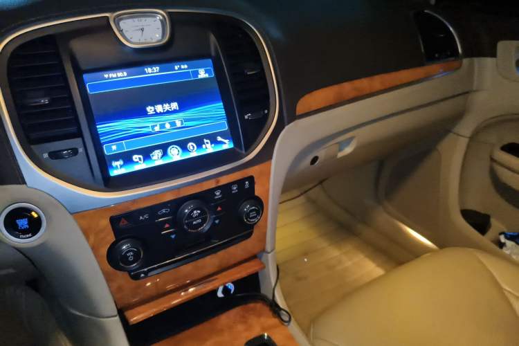 Used Chrysler 300C 2013 3.6L Luxury Edition
