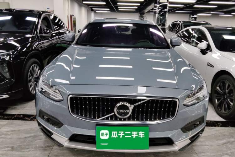 Used Volvo V90 2022 Cross Country B5 AWD Prestige Edition Front