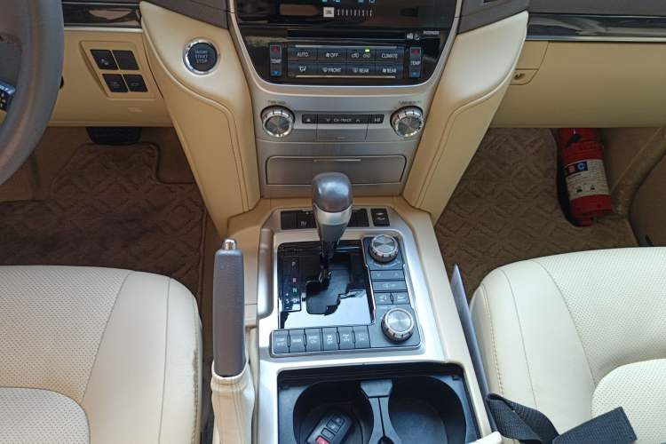 Used Toyota Land Cruiser 2017 5700 Middle East Edition