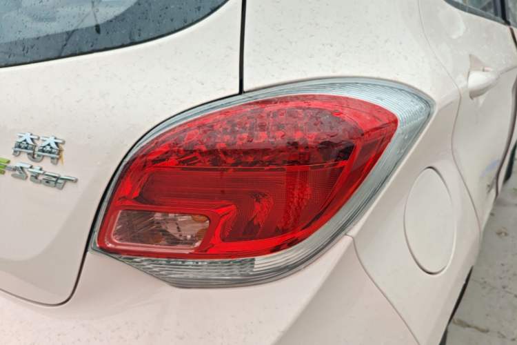 Used CHANGAN Benni E-Star 2022 Charming Edition Colorful Model Lithium Iron Phosphate
