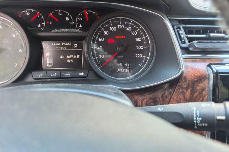 Used Dongfeng Aeolus A9 2016 1.8T Luxury Model Odometer Close Up