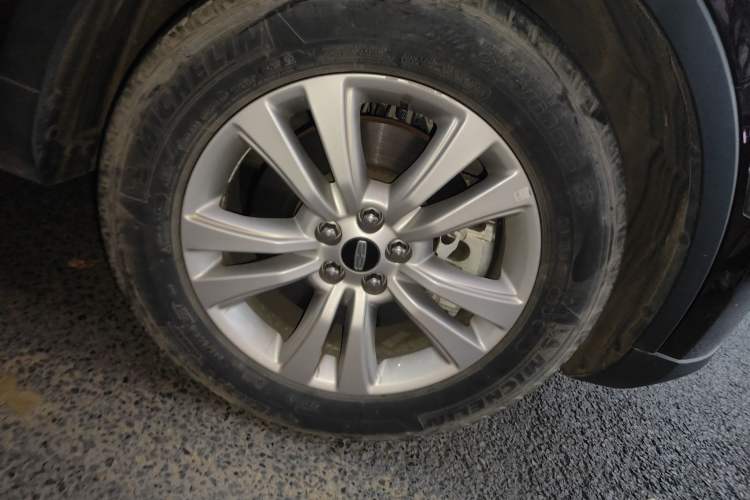 Used Lincoln MKX 2017 2.0T Two-Wheel Drive Deluxe Edition Right Front Wheel Hub