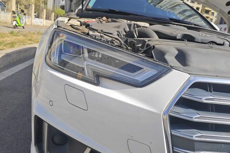 Used Audi A4L 2019 40 TFSI Fashion Edition China VI Emission Standard Right Front Headlight