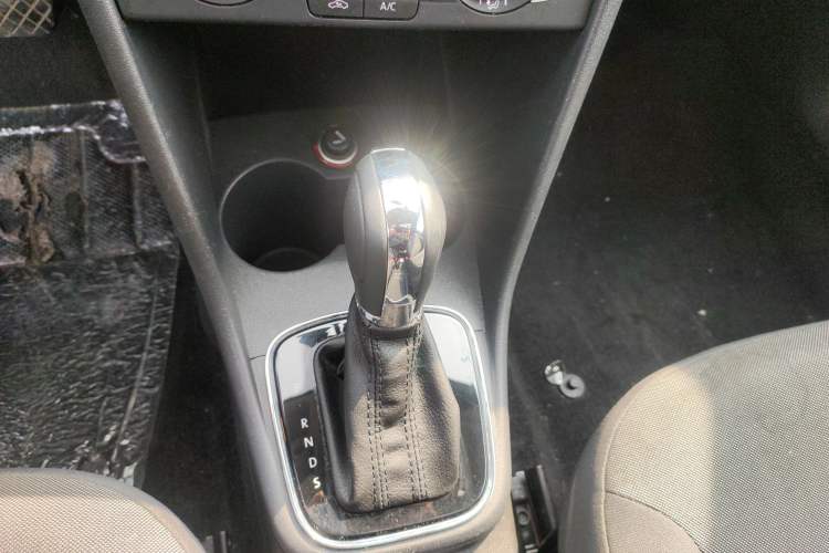 Used Volkswagen Polo 2016 1.6L Automatic Comfort Model
