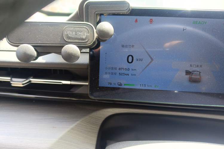 Used Wuling Xingguang 2023 150 Advanced Edition Odometer Close Up