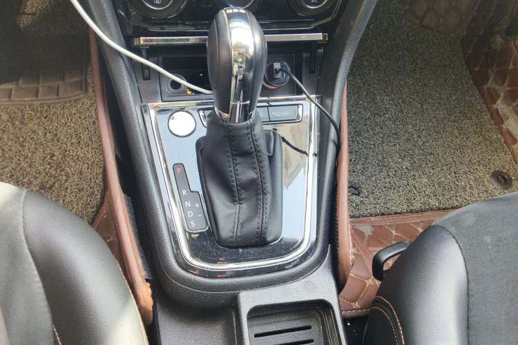 Used Volkswagen C-TREK 2018 230TSI DSG Luxury Version Gear Lever