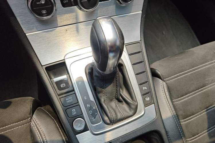 Used Volkswagen FAW-Volkswagen CC 2016 1.8TSI Luxury Model Gear Lever