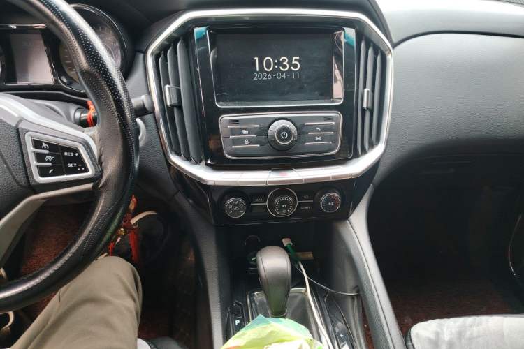 Used JMC Yusheng S350 2016 2.0T Automatic All-Wheel Drive Gasoline Ultra-Luxury 5-Seater Audio And AC Panel