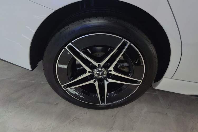 Used Mercedes-Benz C-Class 2024 Facelift C 260 L Night Edition Sport Version Right Rear Wheel Hub