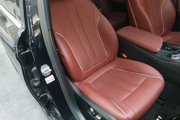 Used BMW 5 Series New Energy 2022 Restyled 535Le M Sport Package Right Front Seat