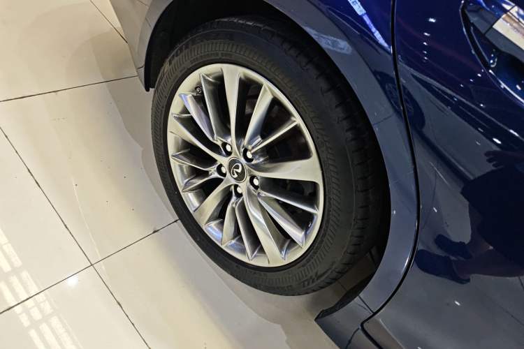 Used Infiniti Q50L 2018 2.0T Enjoyment Version China VI Standard Right Rear Wheel Hub