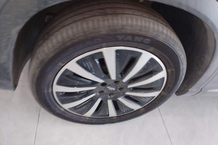 Used Fengyun T8 2025 1.5T 130km Deluxe Version 5 Seats Left Front Wheel Hub