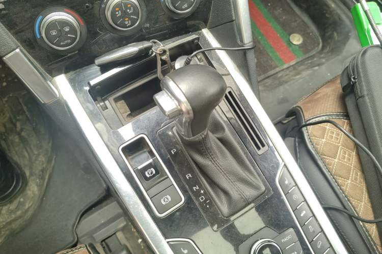 Used Haval H7 2016 Blue-Label H7 2.0T Automatic Luxury Model Gear Lever