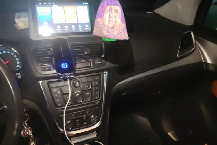 Used Buick Encore 2014 1.4T Automatic Two-Wheel Drive Urban Elite Model Audio And AC Panel