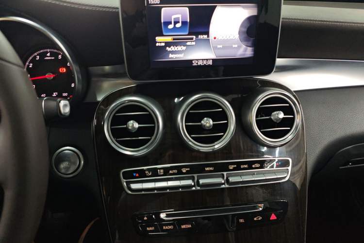 Used Mercedes-Benz GLC 2016 GLC 260 4MATIC Luxury Model
