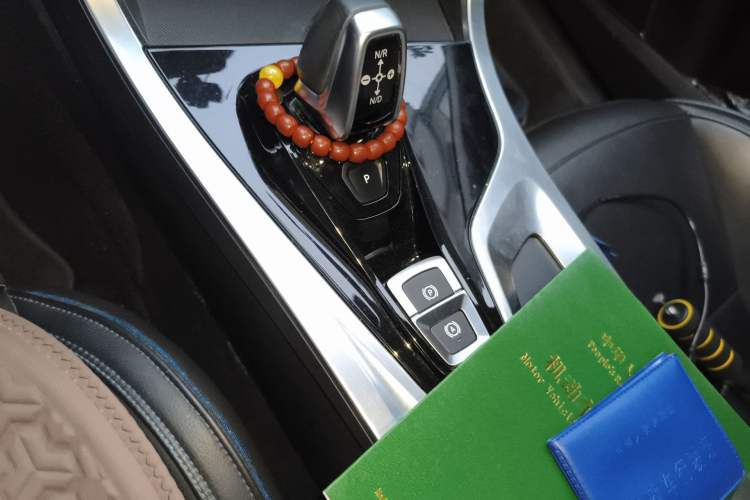 Used Lynk & Co 01 2017 2.0T Two-Wheel Drive Zhaopu Version Gear Lever