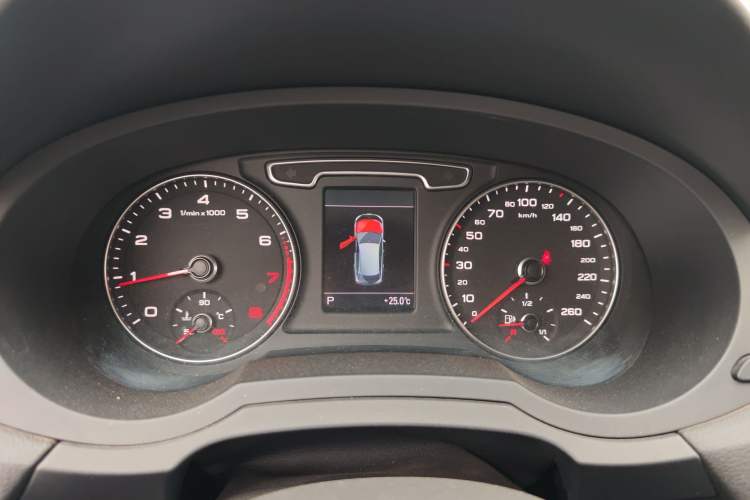 Used Audi Q3 2013 35 TFSI quattro Technology Edition Instrument Cluster