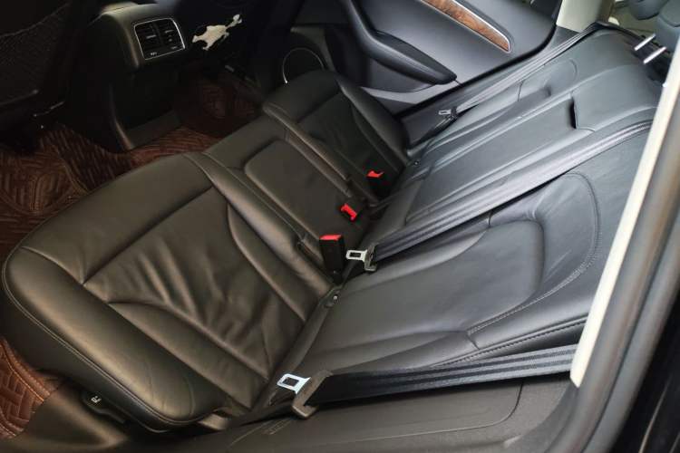 Used Audi Q5 2010 3.2 FSI Sport Edition Left Rear Seat