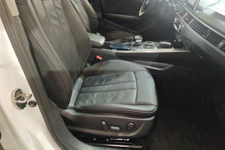 Used Audi A4L 2019 40 TFSI Fashion Edition China VI Emission Standard
