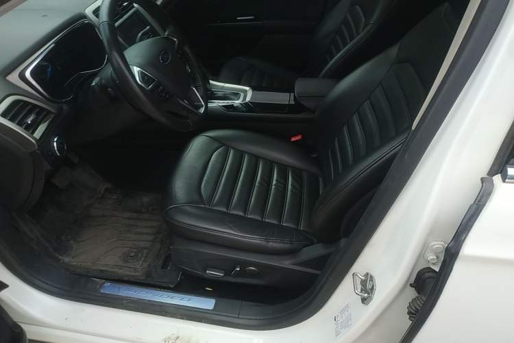 Used Ford Mondeo 2013 2.0L GTDi 200 Luxury Model Left Front Seat