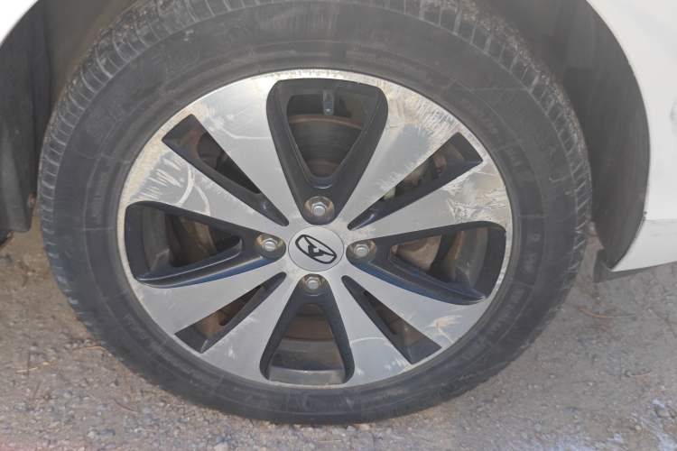 Used Cowin C3R 2015 1.5L AMT Gold Diamond Edition