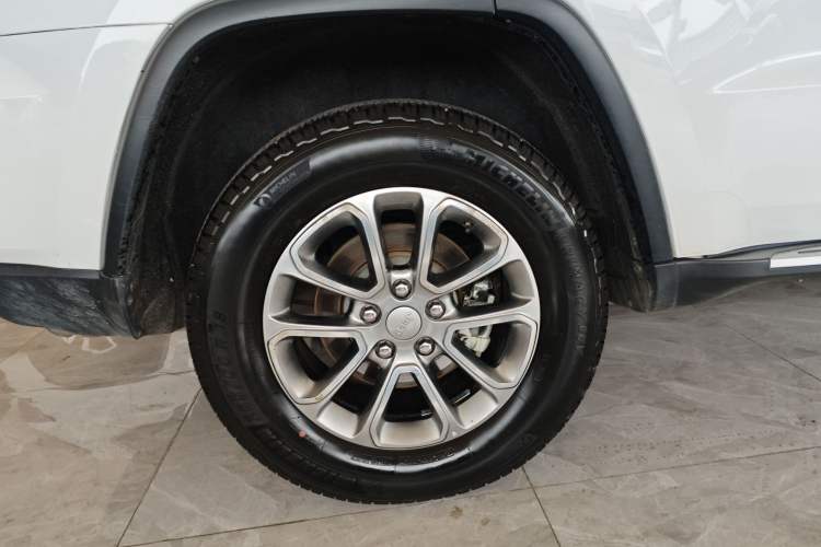 Used Jeep Grand Cherokee 2016 3.0L Comfort Navigation Edition Right Rear Wheel Hub