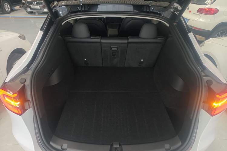 Used Tesla Model Y 2024 Rear-Wheel-Drive Version
