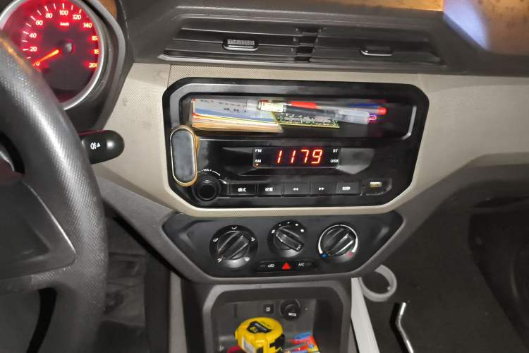 Used Wuling Hongguang 2021 1.5L S Standard Version LAR Audio And AC Panel