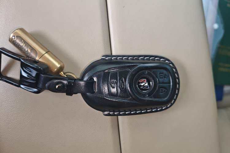 Used Buick GL8 2023 Facelifted Land Cruiser Executive Luxury Version