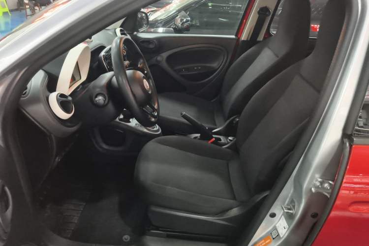 Used smart forfour 2018 1.0L 52 kW Dynamic Edition
