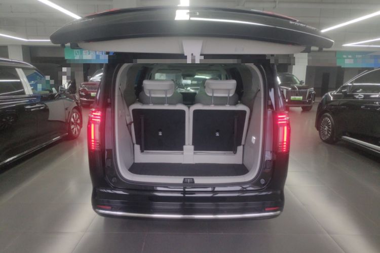 Used Volvo EM90 2025 Ultra Six-Seater Trunk