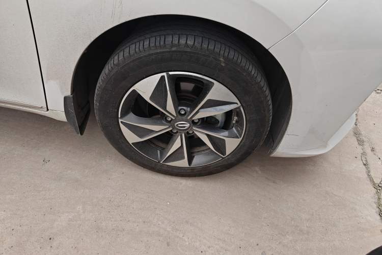 Used GAC Trumpchi M6 2021 PRO 270T Automatic Luxury Edition Right Front Wheel Hub