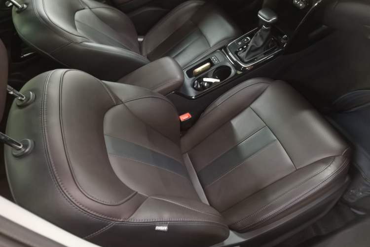 Used GAC Trumpchi GS4 2019 270T Automatic Two-Wheel Drive Luxury Smart Connectivity Model Right Front Seat