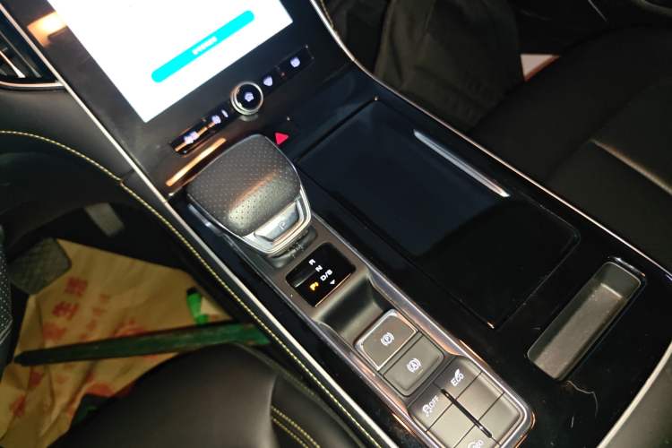 Used Roewe i6 MAX 2020 300TGI Automatic "Swell Cool Smart Drive" Edition
