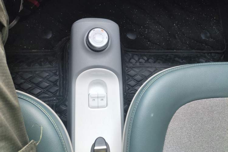 Used Wuling Hongguang MINIEV 2022 GAMEBOY 300km Enthusiast Model with Lithium Iron Phosphate
