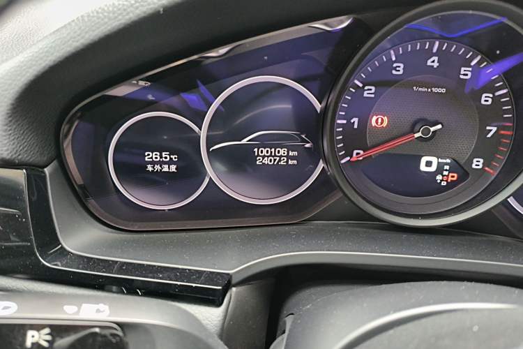 Used Porsche Cayenne 2019 Cayenne 3.0T Odometer Close Up