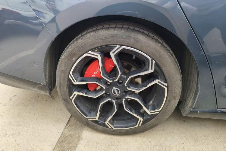 Used Nissan N7 2025 625 Max Right Rear Wheel Hub