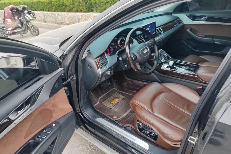 Used Audi A8 2014 A8L 45 TFSI quattro Comfort model
