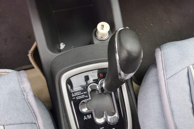 Used Chevrolet Sail 2015 Sail 3 1.3L AMT Ideal Edition Gear Lever