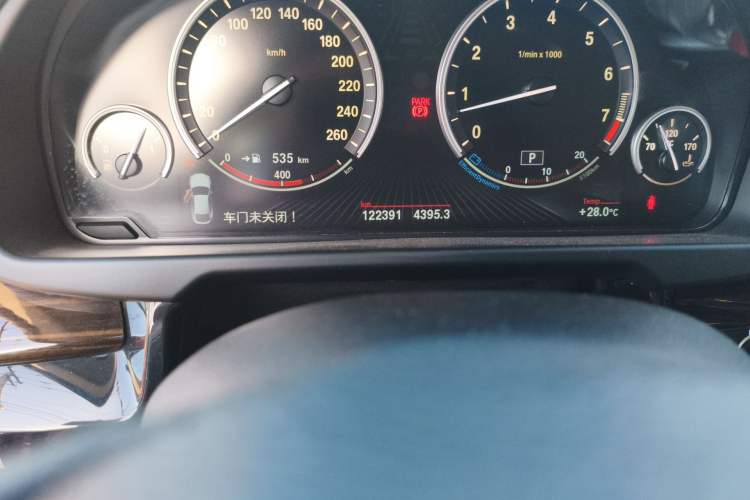 Used BMW X6 2015 xDrive35i Leading Model Odometer Close Up