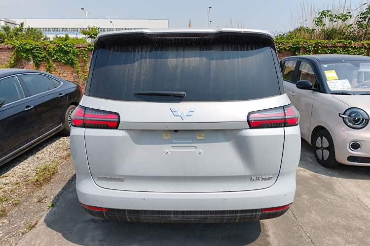 Used Wuling Starlight 730 2025 Model Pure Electric 500km Luxury Edition
