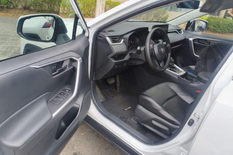 Used Toyota Wildlander 2023 2.0L CVT Two-Wheel Drive Leading Edition
