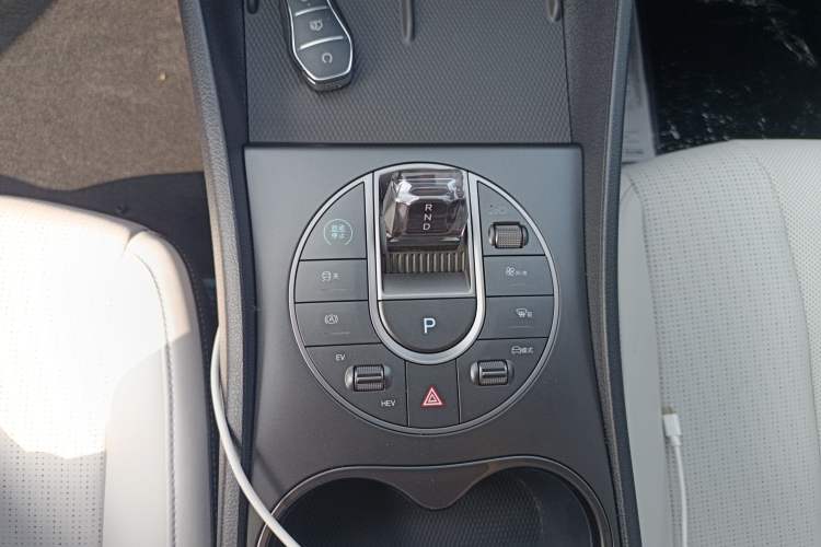 Used BYD Seal 05 DM-i 2025 DM-i Smart Drive 55KM Luxury Model Gear Lever