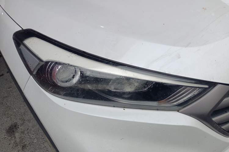 Used Hyundai Tucson 2015 1.6T Dual-Clutch Two-Wheel-Drive Smart Model Right Front Headlight