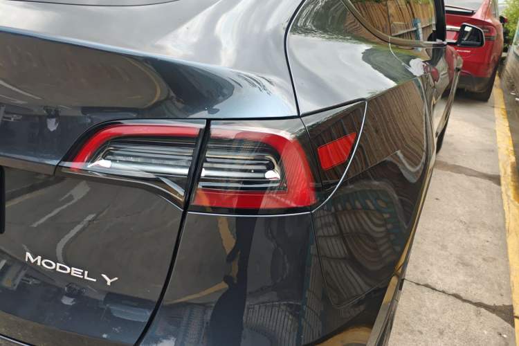 Used Tesla Model Y 2024 Rear-Wheel-Drive Version Right Rear Taillight