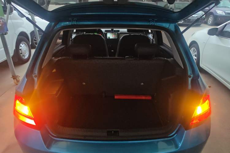 Used Skoda Fabia 2015 1.4L Automatic Front-Drive Model Trunk