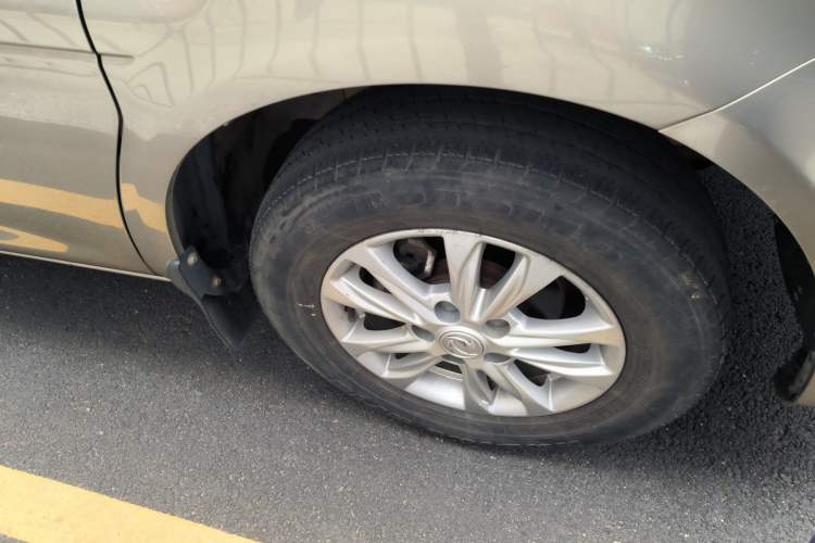 Used FORTHING Lingzhi 2020 M5L 1.6L Luxury 7-Seater Right Front Wheel Hub