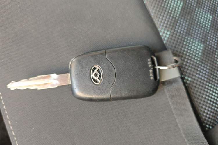 Used SAIC MAXUS Xintu V80 2021 2.0T Manual Classic Aoyuntong 127 PS Mid-axle Mid-roof 6/7/8/9-Seater Vehicle Key